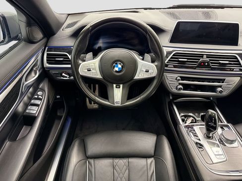 Used 2022 BMW 740i w/ M Sport Package RWD image 10