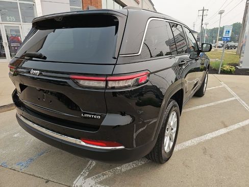 Certified 2023 Jeep Grand Cherokee Limited w/ Luxury Tech Group II AWD/4WD image 14