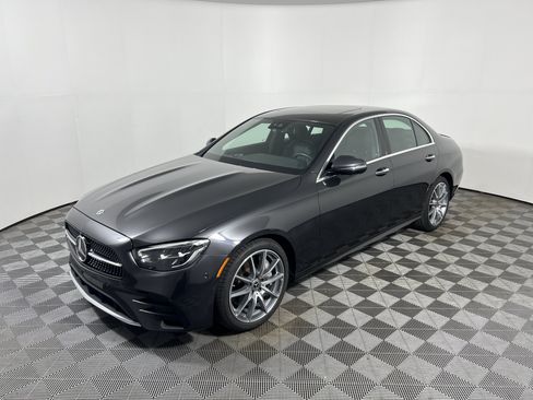 Used 2022 Mercedes-Benz E 350 Sedan image 9