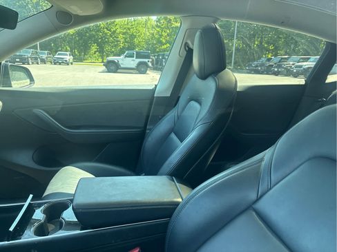 Used 2021 Tesla Model Y Long Range AWD/4WD image 2