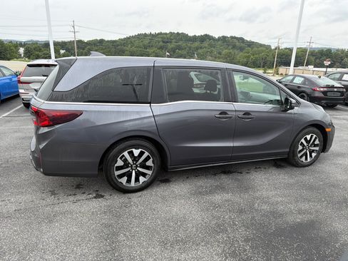Used 2025 Honda Odyssey EX-L image 3