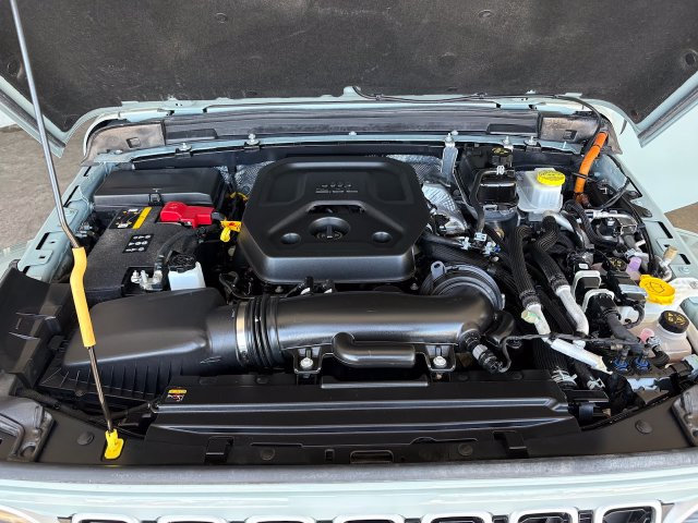 Used 2024 Jeep Wrangler Unlimited Sahara AWD/4WD image 19