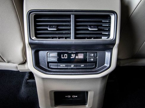 New 2026 Volkswagen Atlas SE image 47