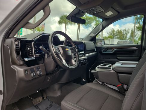 Used 2024 Chevrolet Silverado 1500 LT RWD image 9
