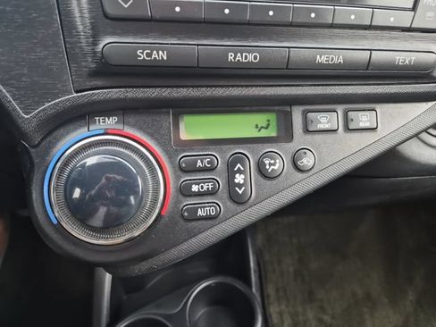 Used 2014 Toyota Prius C One FWD image 16