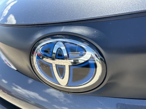 Certified 2025 Toyota Sienna XLE FWD image 10