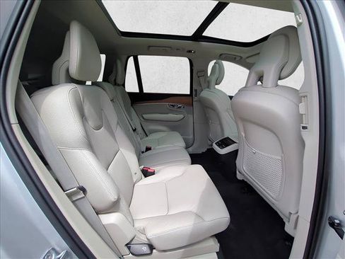 Used 2022 Volvo XC90 T6 Momentum AWD/4WD image 24