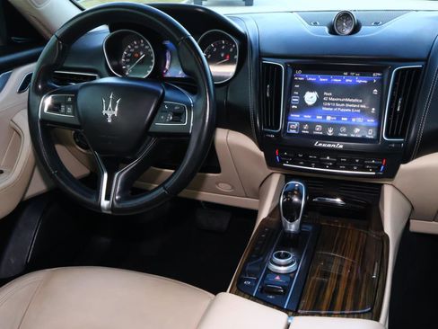 Used 2017 Maserati Levante image 10