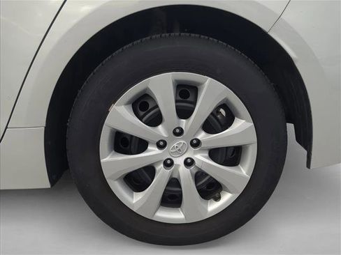 Used 2022 Toyota Corolla LE FWD image 6
