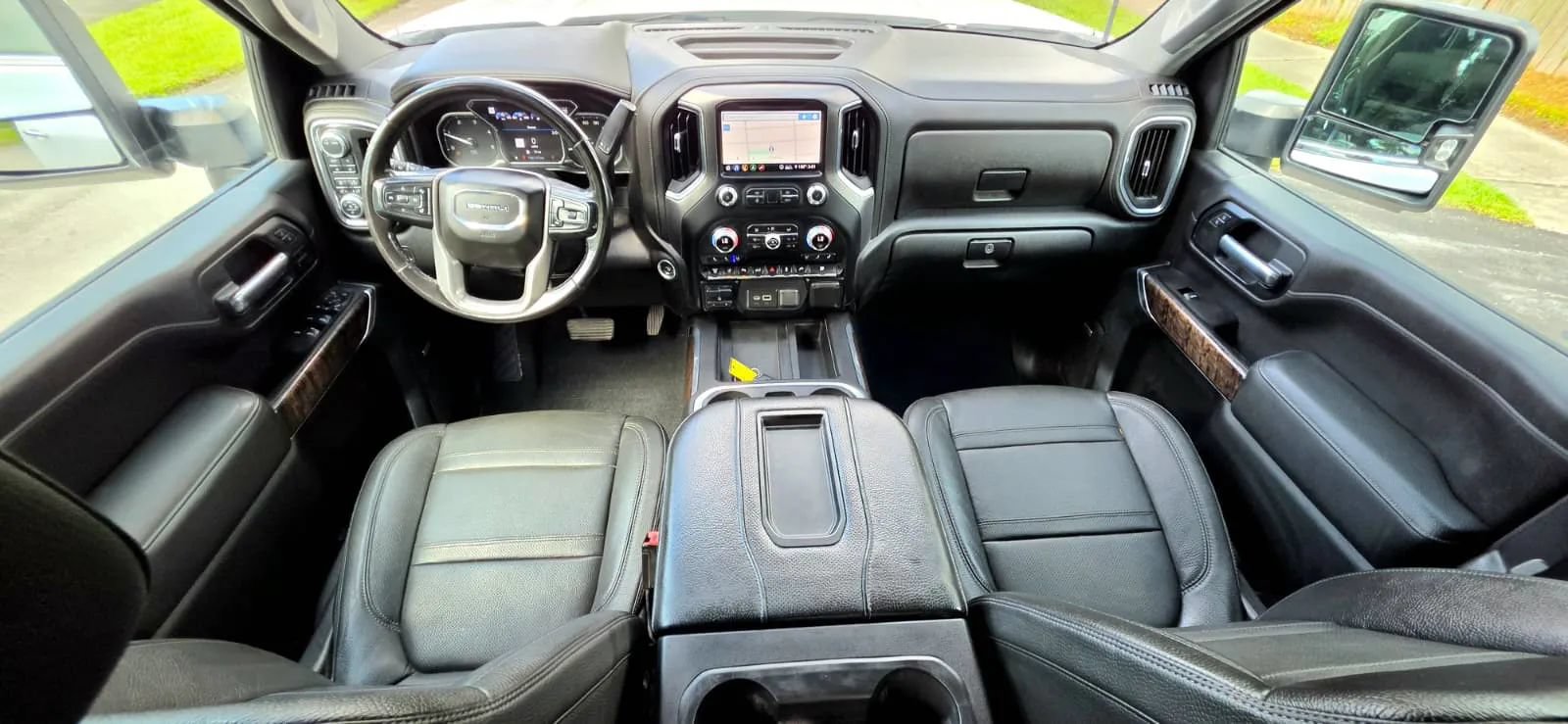 Used 2020 GMC Sierra 3500 Denali w/ Denali Ultimate Package AWD/4WD image 4