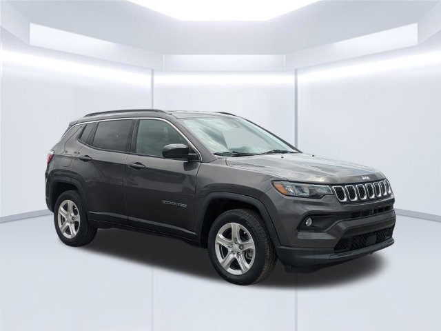 Used 2023 Jeep Compass Latitude AWD/4WD image 8