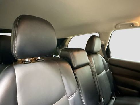Used 2018 Nissan Pathfinder SL image 31