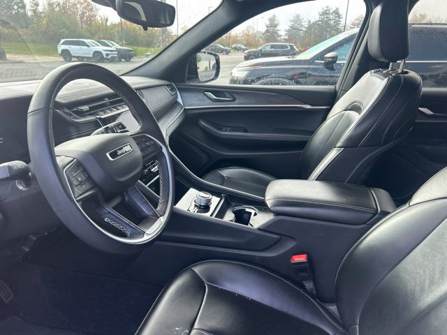 Used 2024 Jeep Grand Cherokee L Limited AWD/4WD image 10