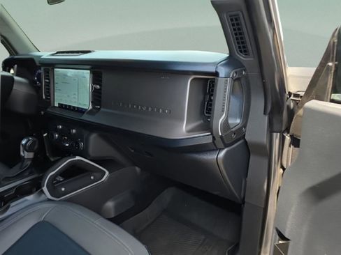 Used 2022 Ford Bronco Outer Banks w/ Sasquatch Package AWD/4WD image 26