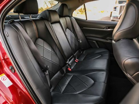 Used 2018 Toyota Camry XLE image 36