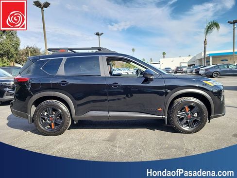 Used 2025 Nissan Rogue SV image 4