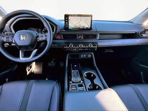 Used 2024 Honda Pilot Touring image 8