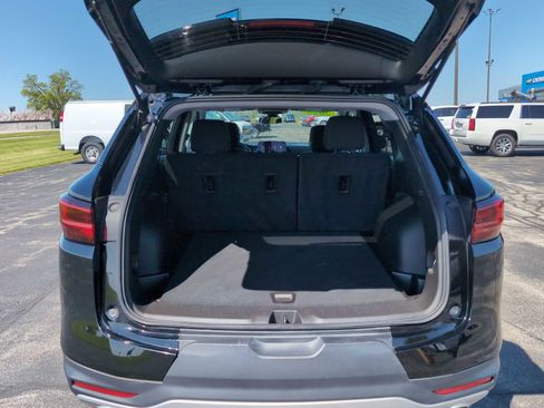 Used 2025 Chevrolet Blazer LT FWD image 24