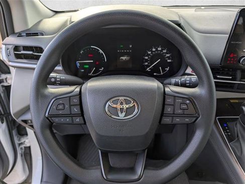 Certified 2023 Toyota Sienna LE image 10