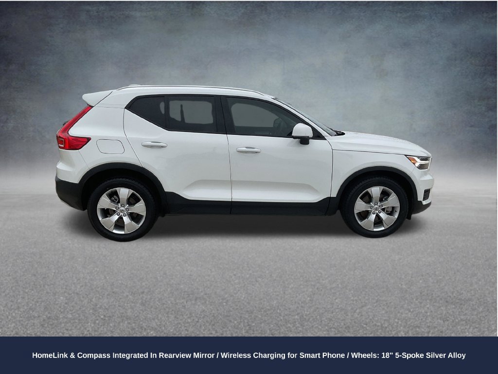 Used 2020 Volvo XC40 T4 Momentum FWD image 9