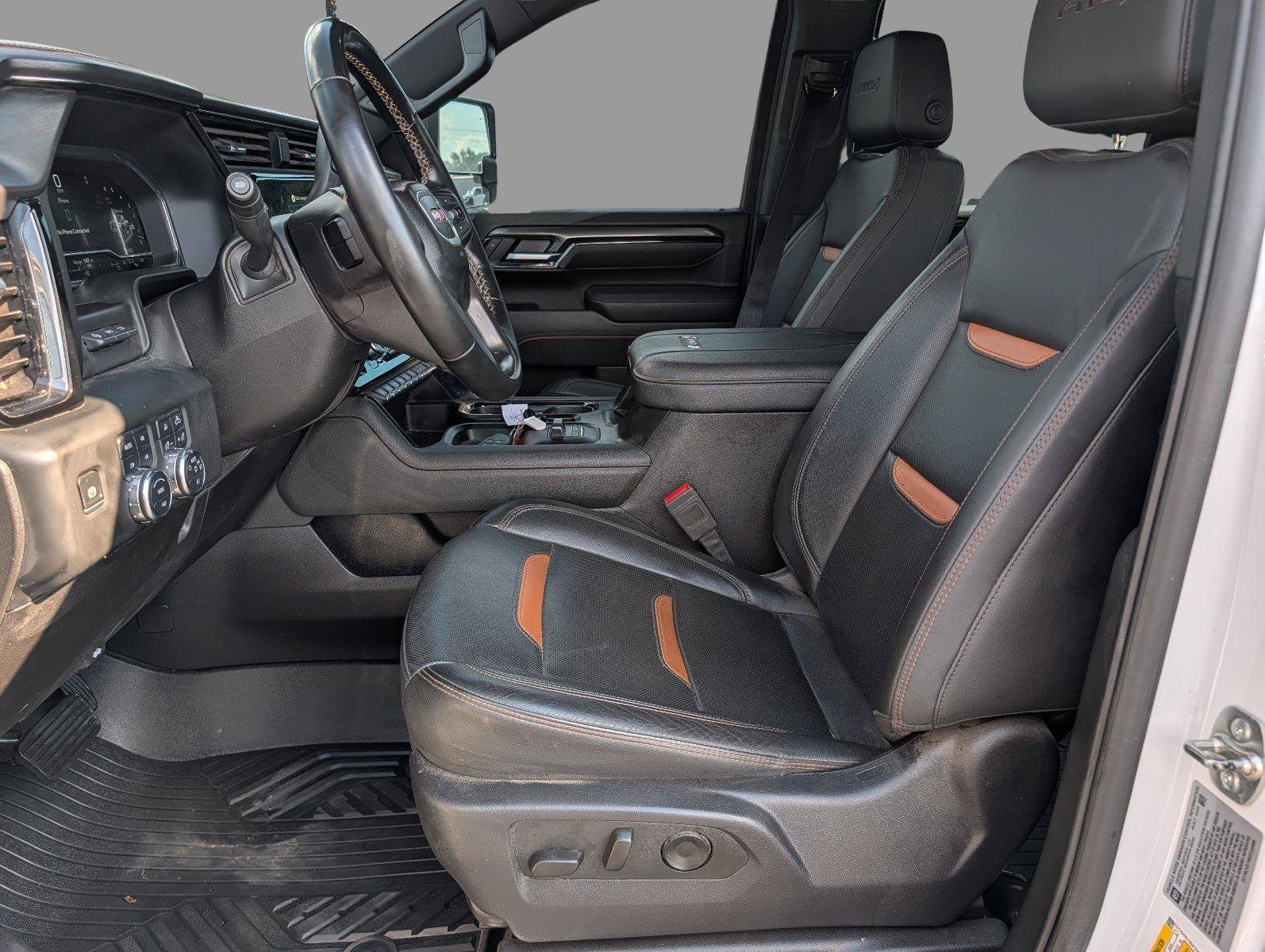 Used 2025 GMC Sierra 3500 AT4 w/ AT4 Premium Plus Package AWD/4WD image 12