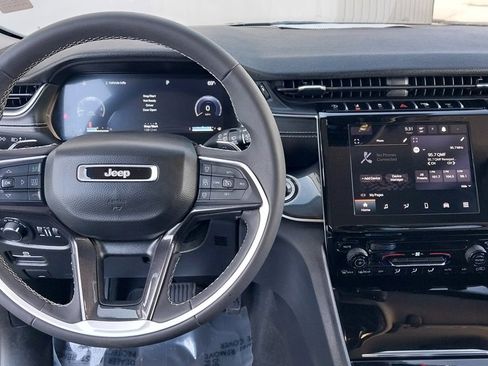 Certified 2023 Jeep Grand Cherokee Laredo image 20