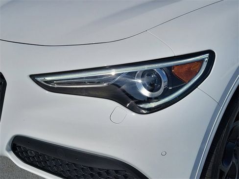 Used 2023 Alfa Romeo Stelvio Veloce image 10