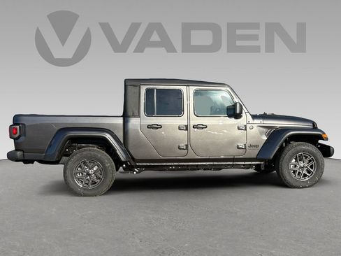 New 2026 Jeep Gladiator Sport image 7