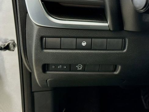 Used 2023 Nissan Rogue SV image 10