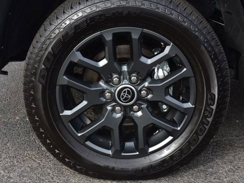 Used 2023 Toyota Tundra Platinum image 10