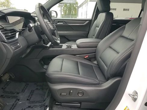 Used 2024 GMC Acadia Elevation image 13