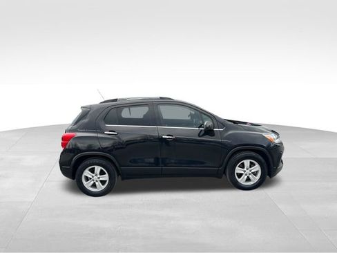 Used 2019 Chevrolet Trax LT w/ LT Convenience Package image 6