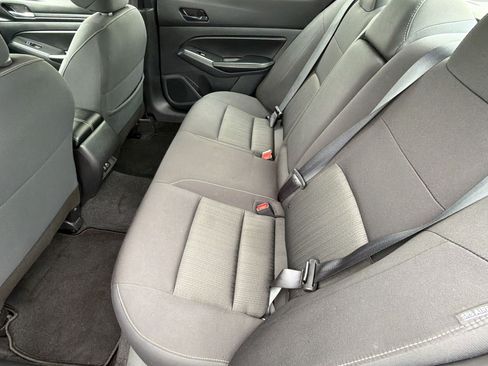 Used 2025 Nissan Altima 2.5 SV FWD image 25