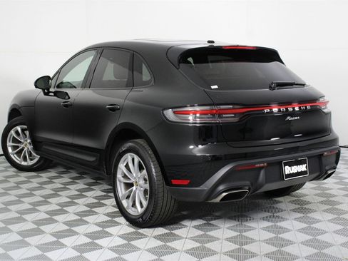 Used 2025 Porsche Macan image 3