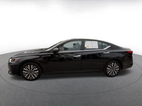 Used 2025 Nissan Altima 2.5 SV image 9