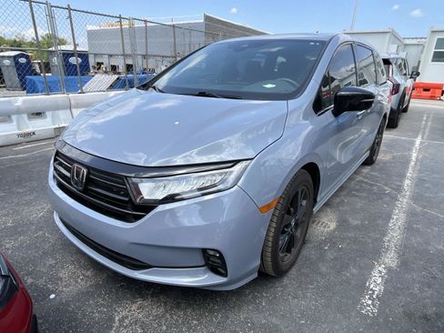 Used 2023 Honda Odyssey Sport image 3