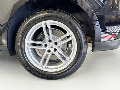Certified 2025 Porsche Macan image 24