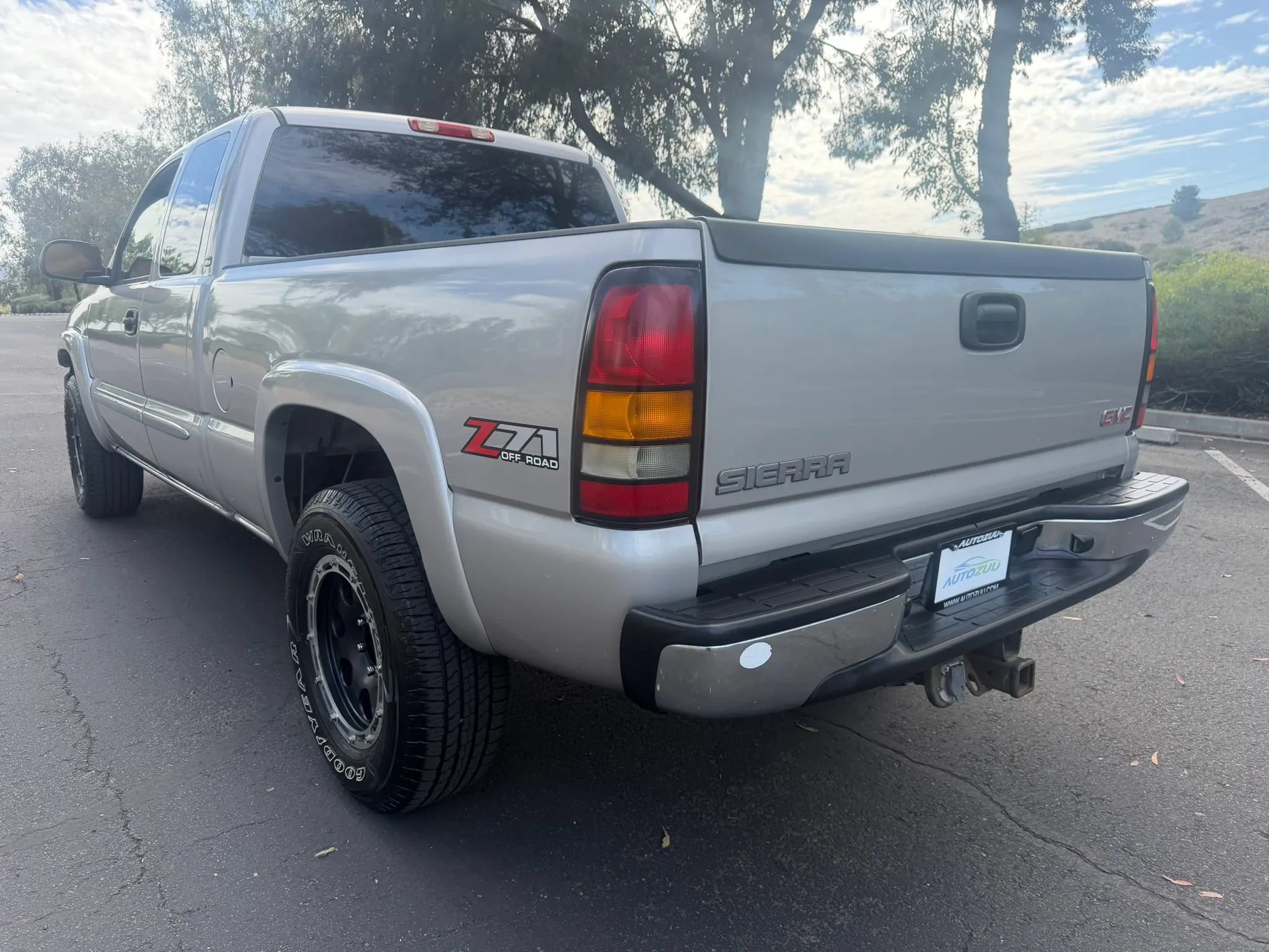 Used 2005 GMC Sierra 1500 SLE w/ Light Duty Power Package AWD/4WD image 3