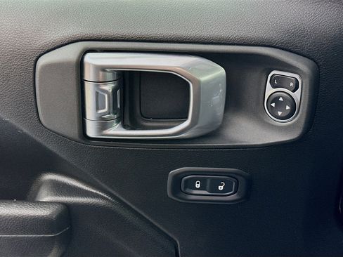 Used 2023 Jeep Wrangler Unlimited w/ Cold Weather Group image 15