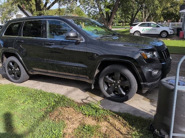 Used 2015 Jeep Grand Cherokee Altitude AWD/4WD image 3