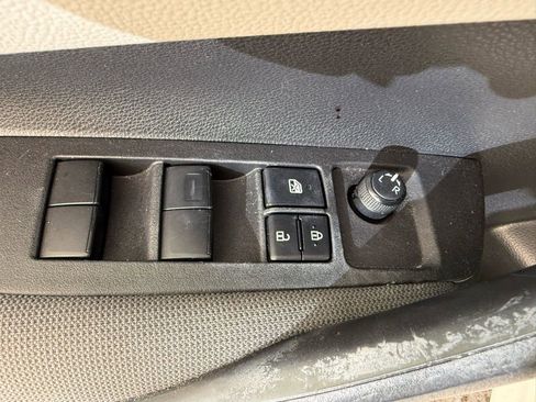 Used 2023 Toyota Corolla LE image 12