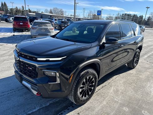 Used 2024 Chevrolet Traverse Z71 image 12