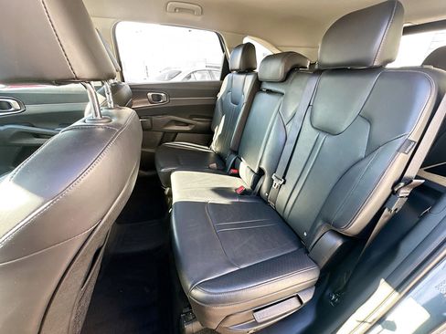Used 2024 Kia Sorento S image 26