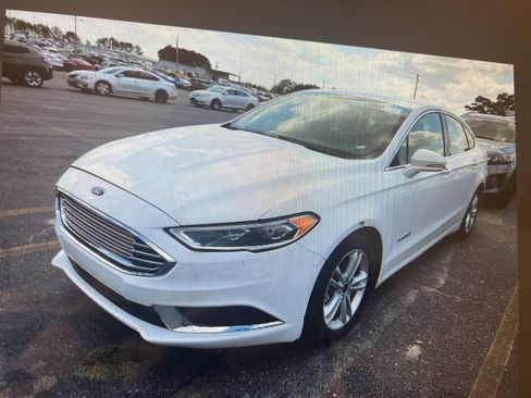 Used 2018 Ford Fusion SE w/ Equipment Group 602A image 1
