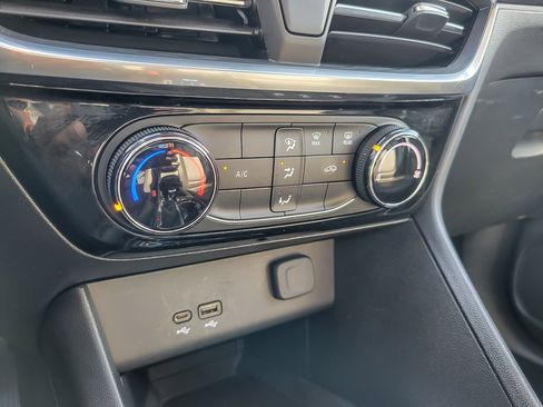 Used 2024 Buick Encore GX Sport Touring image 14