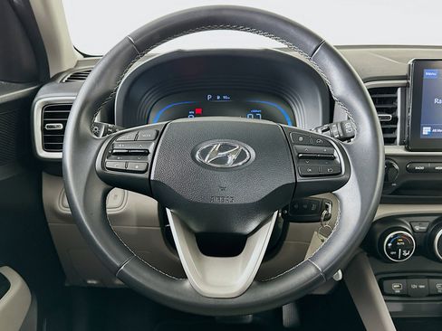 Used 2023 Hyundai Venue SEL image 18