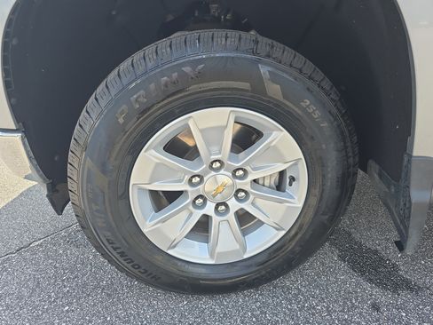 Used 2025 Chevrolet Silverado 1500 LT RWD image 30