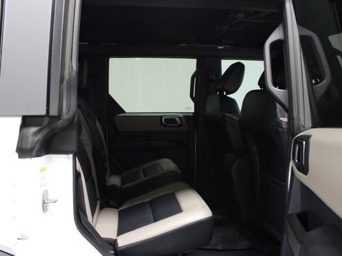 Used 2024 Ford Bronco Wildtrak image 15