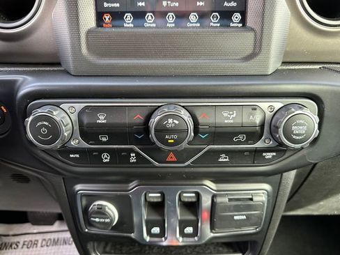 Used 2021 Jeep Wrangler Sport S image 20