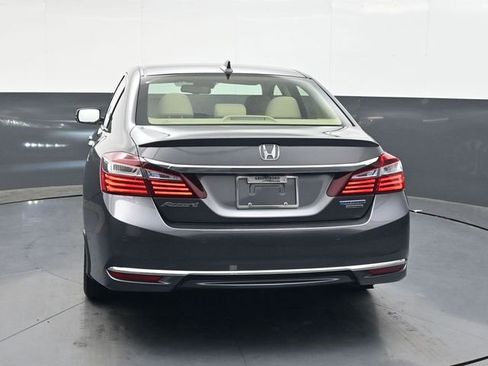 Used 2017 Honda Accord Touring image 5